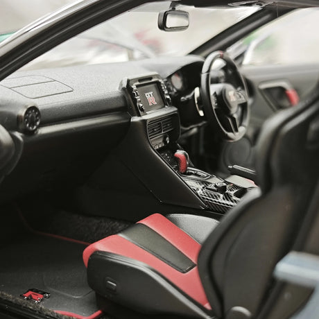 MotorHelix Nissan 2022 GT-R NISMO Special Edition Gray 1:18 – Modello da collezione pressofuso