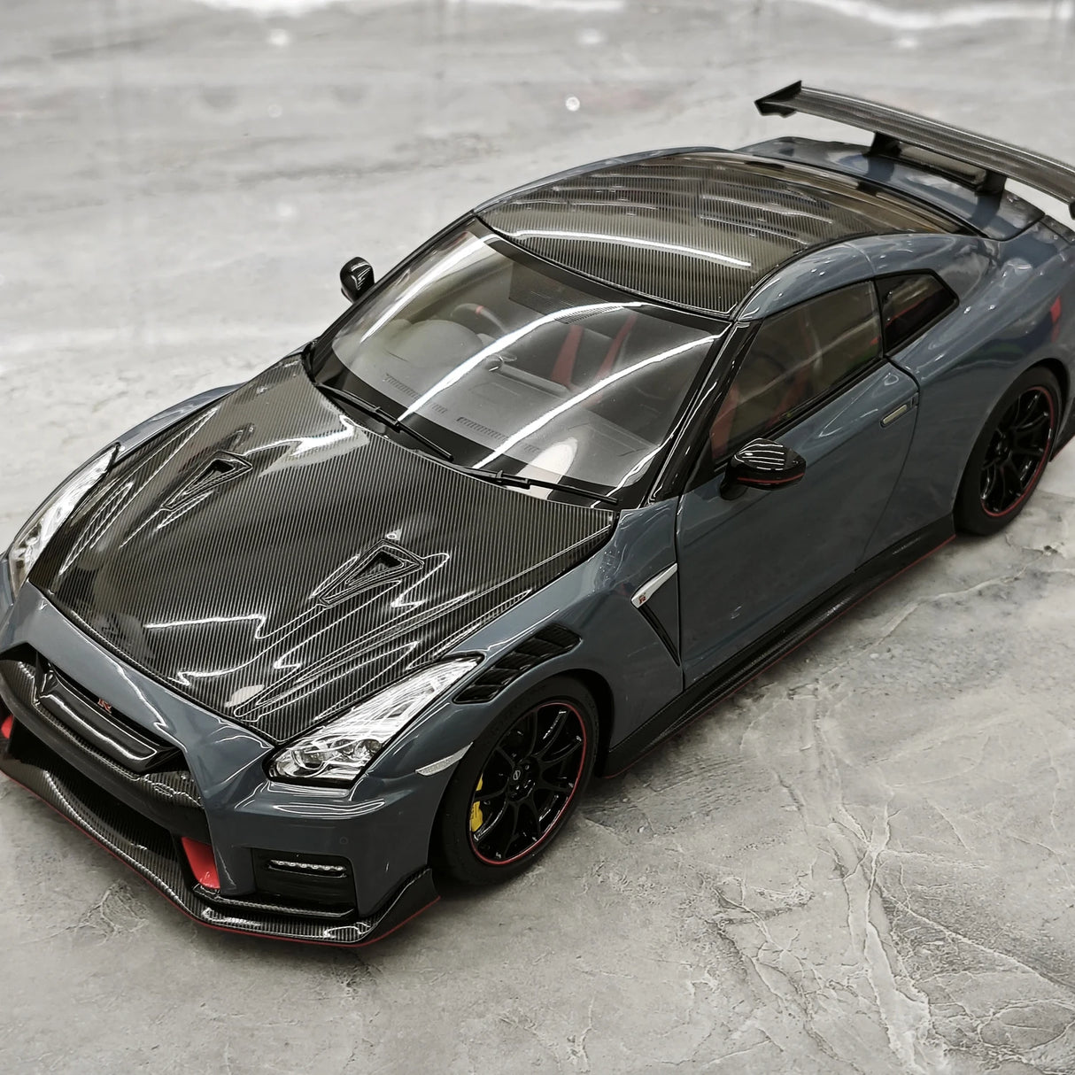 MotorHelix Nissan 2022 GT-R NISMO Special Edition Gray 1:18 – Modello da collezione pressofuso