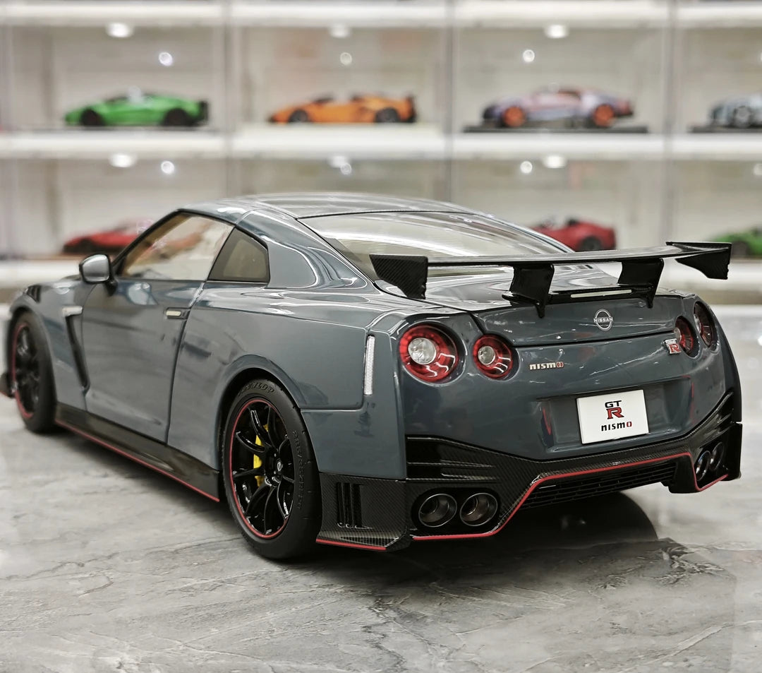 MotorHelix Nissan 2022 GT-R NISMO Special Edition Gray 1:18 – Modello da collezione pressofuso