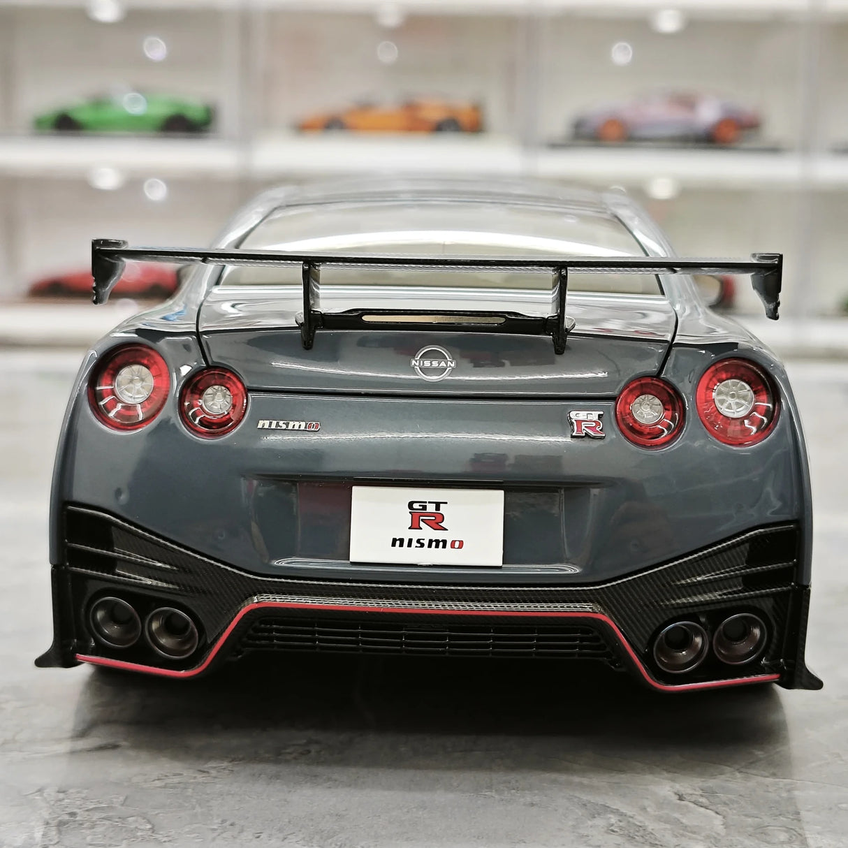 MotorHelix Nissan 2022 GT-R NISMO Special Edition Gray 1:18 – Modello da collezione pressofuso