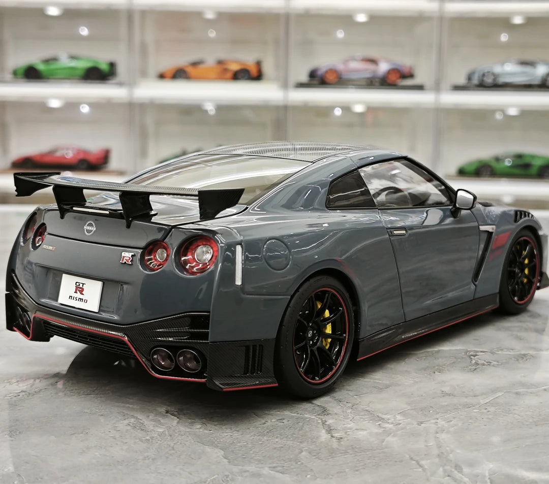 MotorHelix Nissan 2022 GT-R NISMO Special Edition Gray 1:18 – Modello da collezione pressofuso