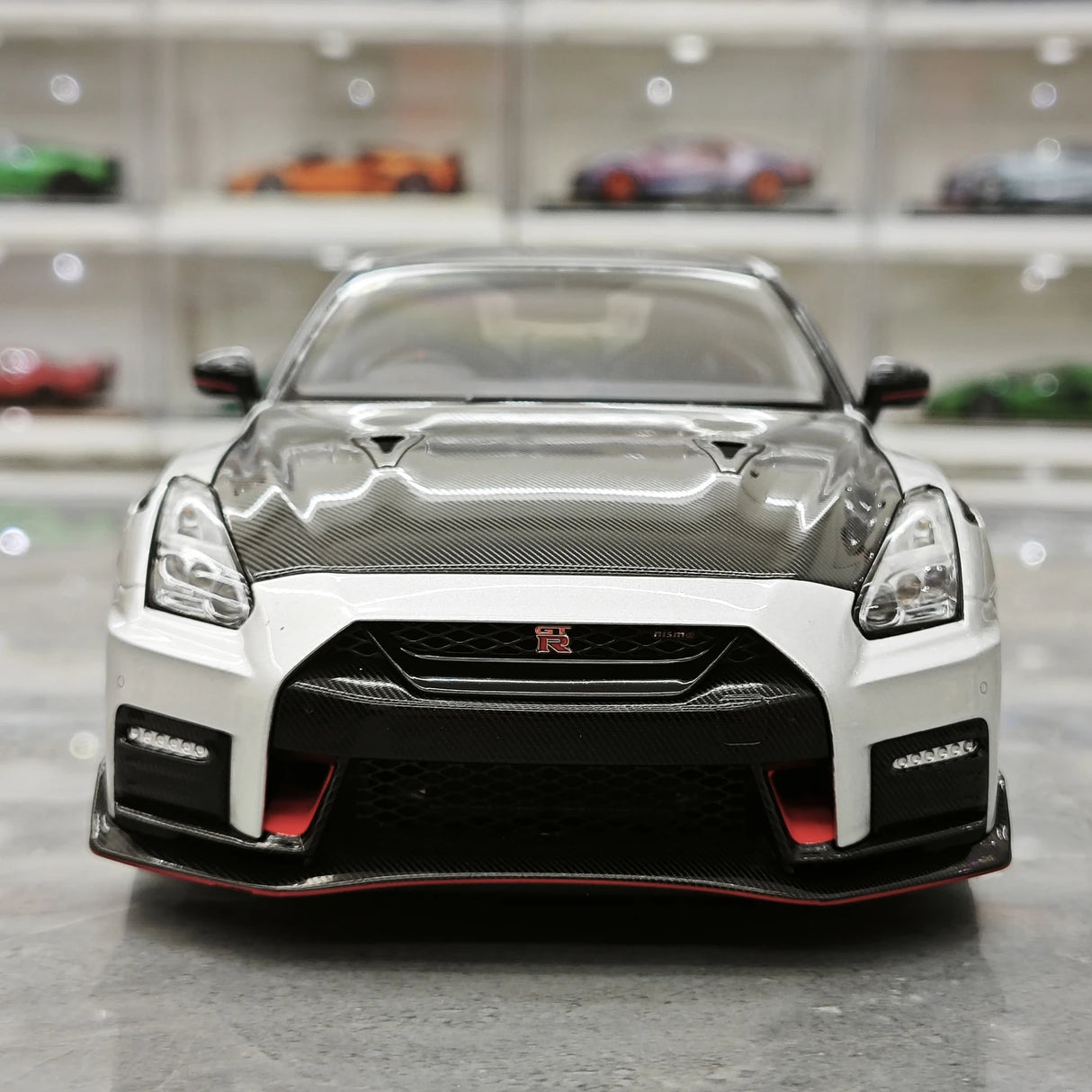 MotorHelix Nissan 2022 GT-R NISMO Special Edition Silver 1:18 – Modello da collezione in pressofuso