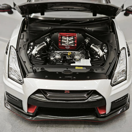 MotorHelix Nissan 2022 GT-R NISMO Special Edition Silver 1:18 – Modello da collezione in pressofuso