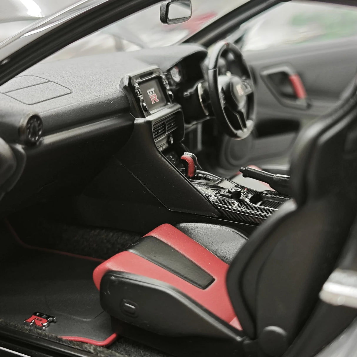 MotorHelix Nissan 2022 GT-R NISMO Special Edition Silver 1:18 – Modello da collezione in pressofuso
