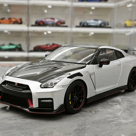 MotorHelix Nissan 2022 GT-R NISMO Special Edition Silver 1:18 – Modello da collezione in pressofuso