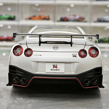 MotorHelix Nissan 2022 GT-R NISMO Special Edition Silver 1:18 – Modello da collezione in pressofuso