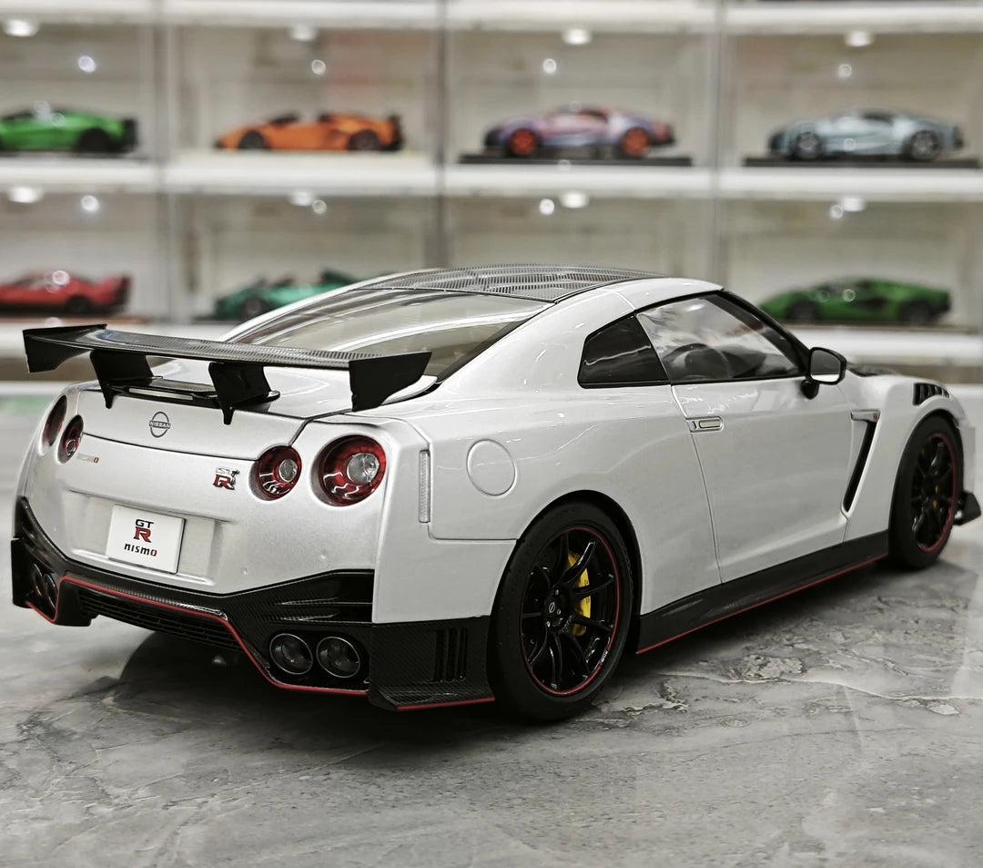 MotorHelix Nissan 2022 GT-R NISMO Special Edition Silver 1:18 – Modello da collezione in pressofuso