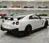 MotorHelix Nissan 2022 GT-R NISMO Special Edition Silver 1:18 – Modello da collezione in pressofuso