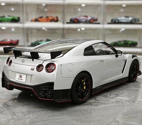 MotorHelix Nissan 2022 GT-R NISMO Special Edition Silver 1:18 – Modello da collezione in pressofuso