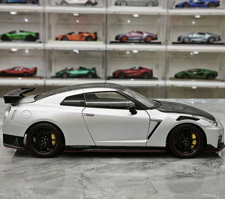 MotorHelix Nissan 2022 GT-R NISMO Special Edition Silver 1:18 – Modello da collezione in pressofuso