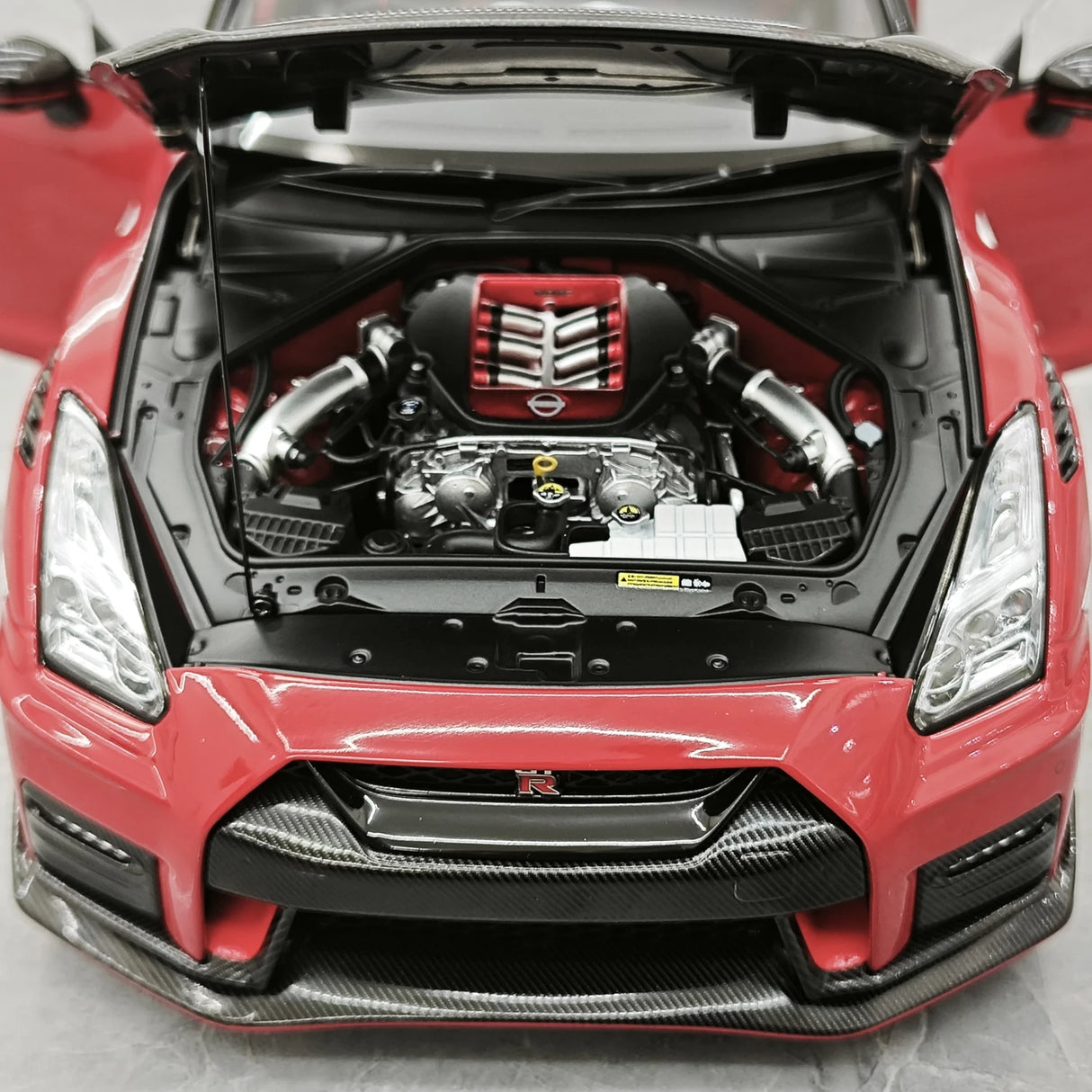 MotorHelix Nissan 2022 GT-R NISMO Special Edition Red 1:18 – Modello Pressofuso da collezione