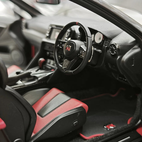 MotorHelix Nissan 2022 GT-R NISMO Special Edition Red 1:18 – Modello Pressofuso da collezione
