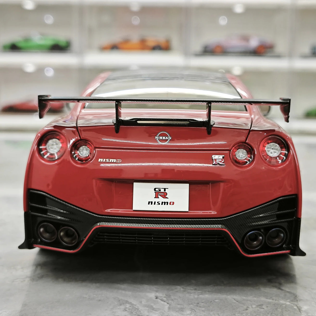 MotorHelix Nissan 2022 GT-R NISMO Special Edition Red 1:18 – Modello Pressofuso da collezione
