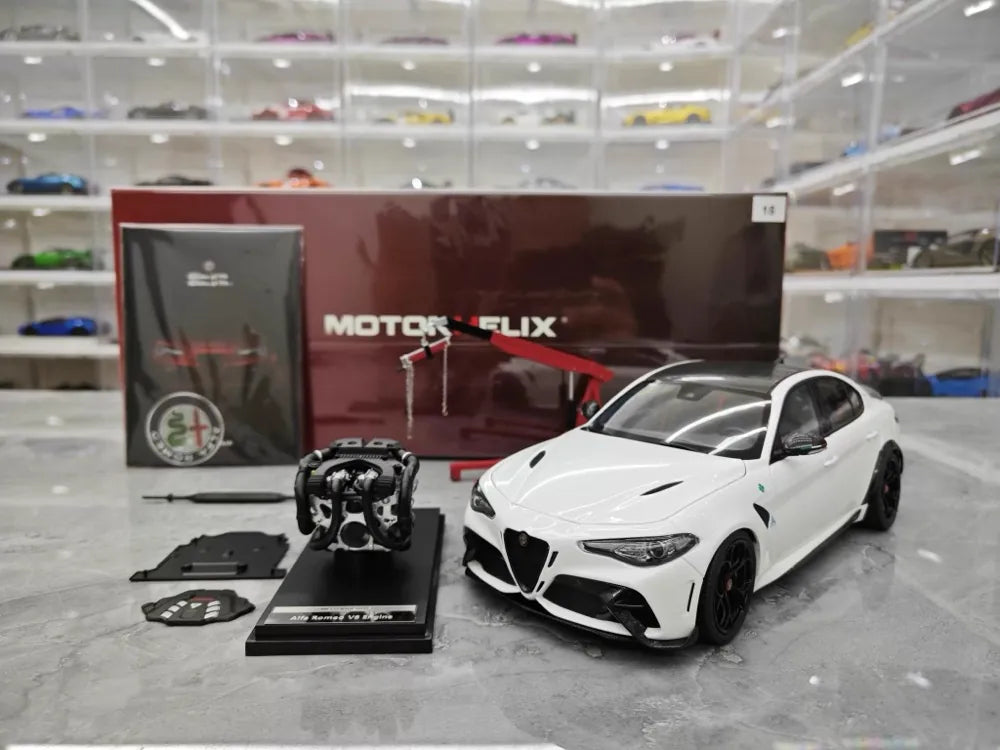 [MotorHelix] 1:18 Alfa Romeo 2020 Giulia GTA White Model Car Die-Cast