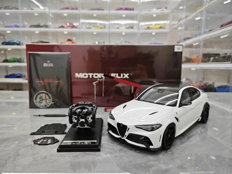 [MotorHelix] 1:18 Alfa Romeo 2020 Giulia GTA White Model Car Die-Cast