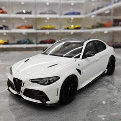 [MotorHelix] 1:18 Alfa Romeo 2020 Giulia GTA White Model Car Die-Cast