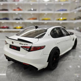[MotorHelix] 1:18 Alfa Romeo 2020 Giulia GTA White Model Car Die-Cast