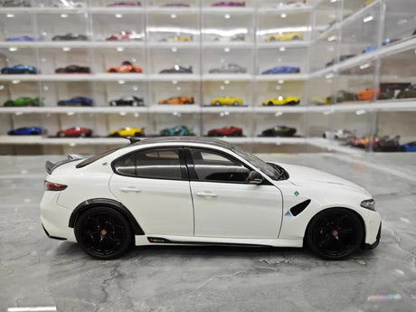 [MotorHelix] 1:18 Alfa Romeo 2020 Giulia GTA White Model Car Die-Cast