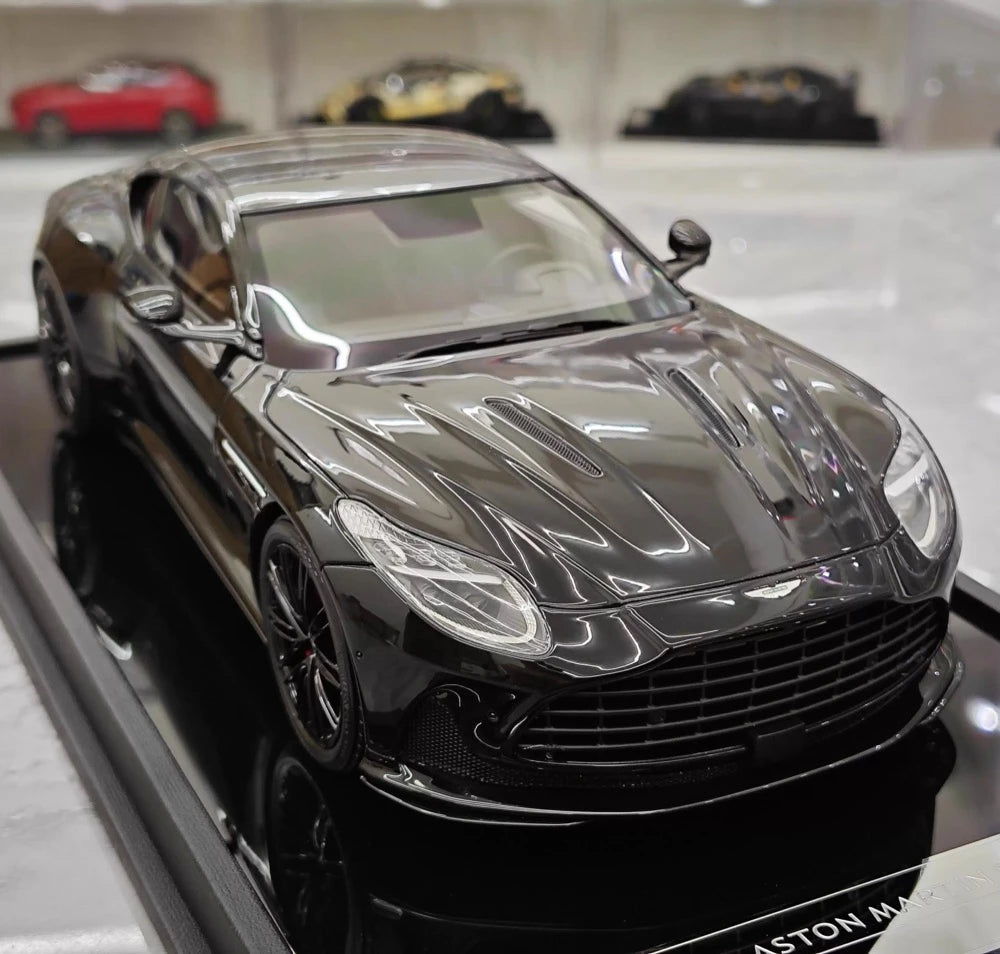 [MotorHelix] 1:18 Aston Martin 2023 DB12 Coupe Black Model Car Resin