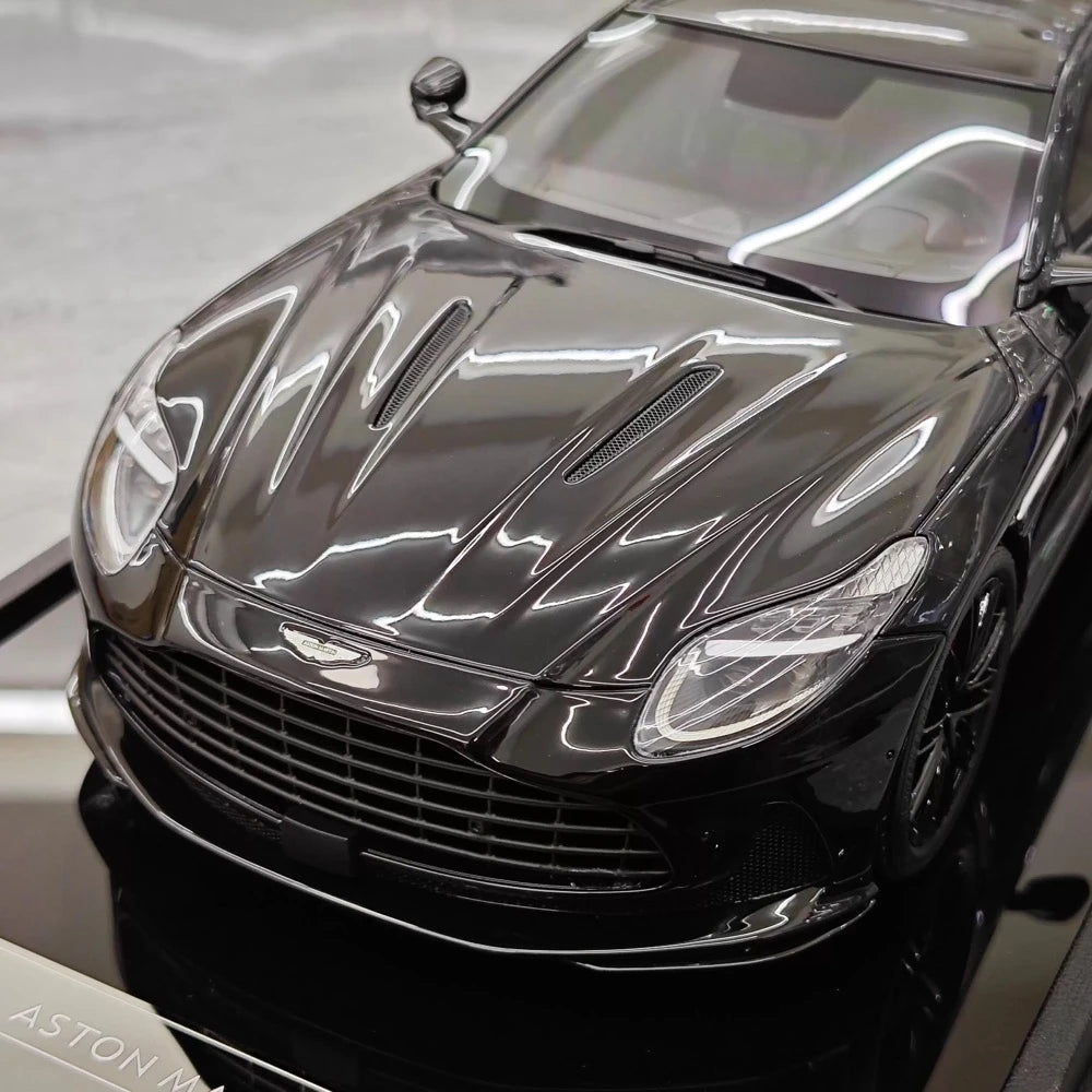 [MotorHelix] 1:18 Aston Martin 2023 DB12 Coupe Black Model Car Resin