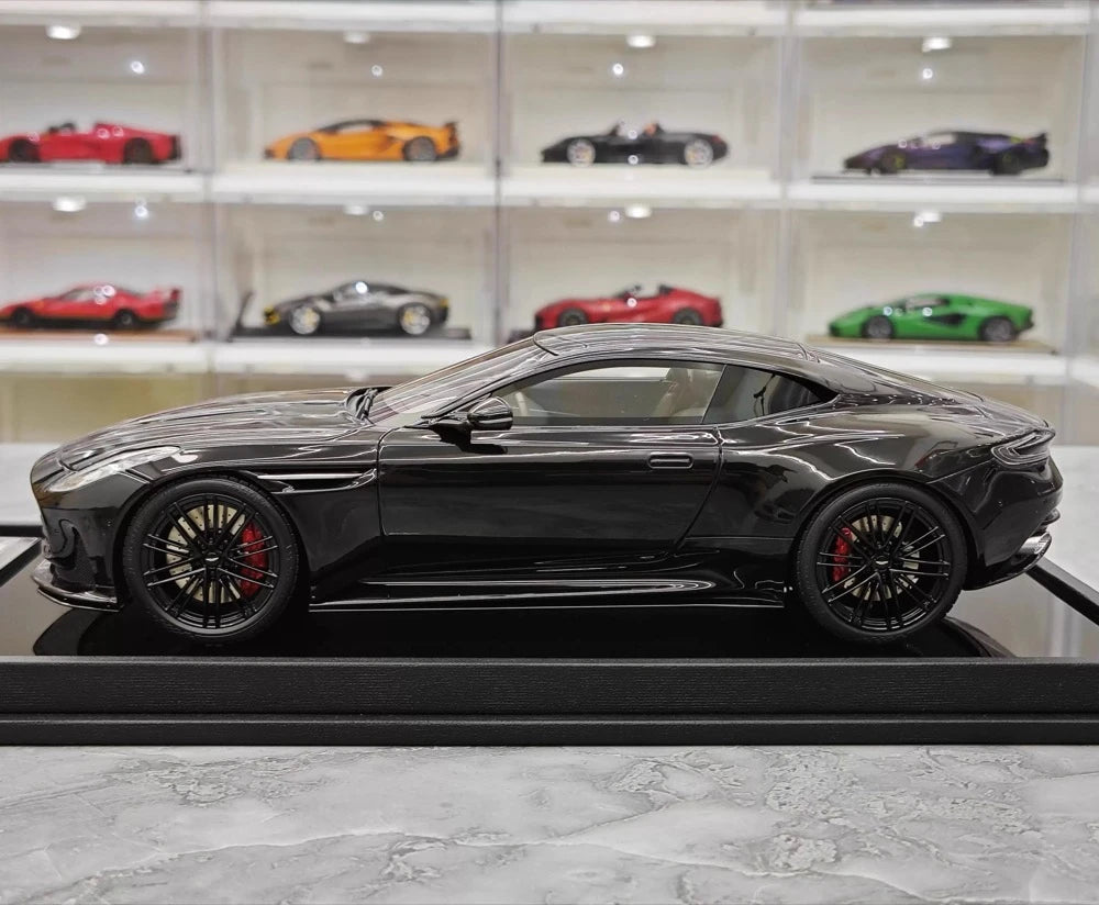 [MotorHelix] 1:18 Aston Martin 2023 DB12 Coupe Black Model Car Resin