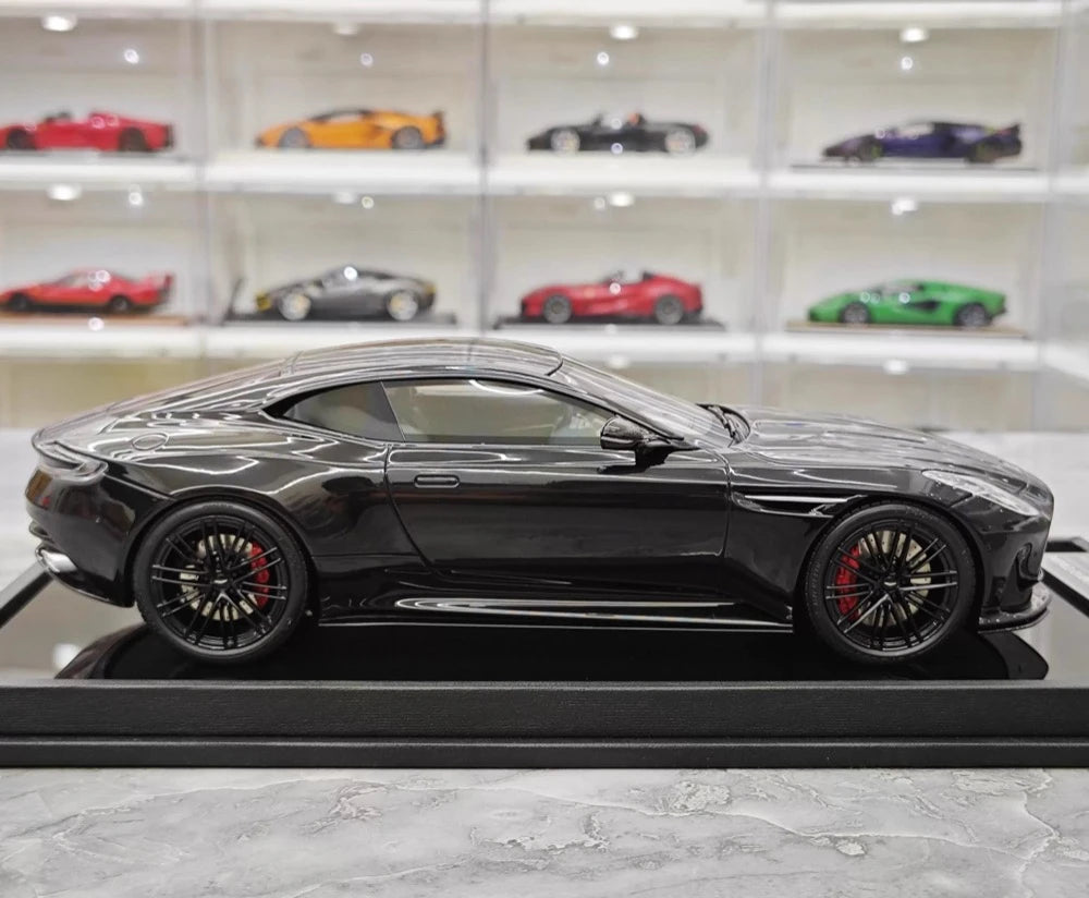 [MotorHelix] 1:18 Aston Martin 2023 DB12 Coupe Black Model Car Resin
