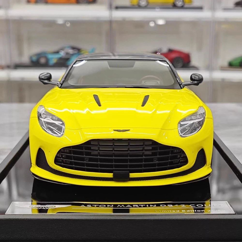 [MotorHelix] 1:18 Aston Martin 2023 DB12 Coupe Yellow Model Car Resin