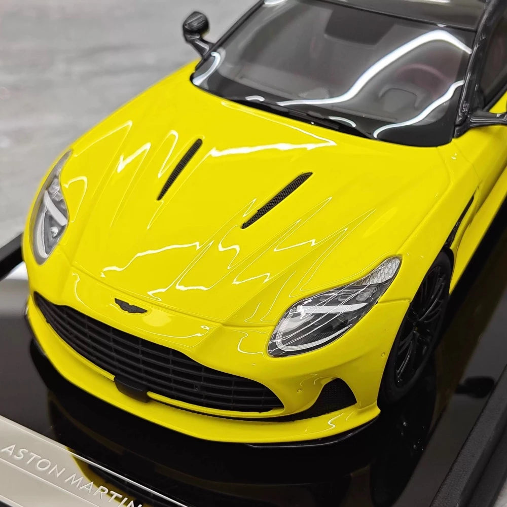 [MotorHelix] 1:18 Aston Martin 2023 DB12 Coupe Yellow Model Car Resin