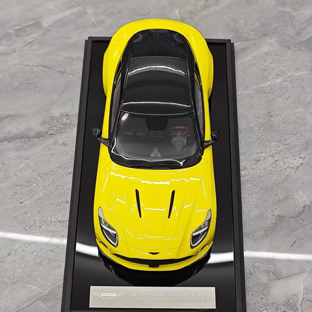 [MotorHelix] 1:18 Aston Martin 2023 DB12 Coupe Yellow Model Car Resin