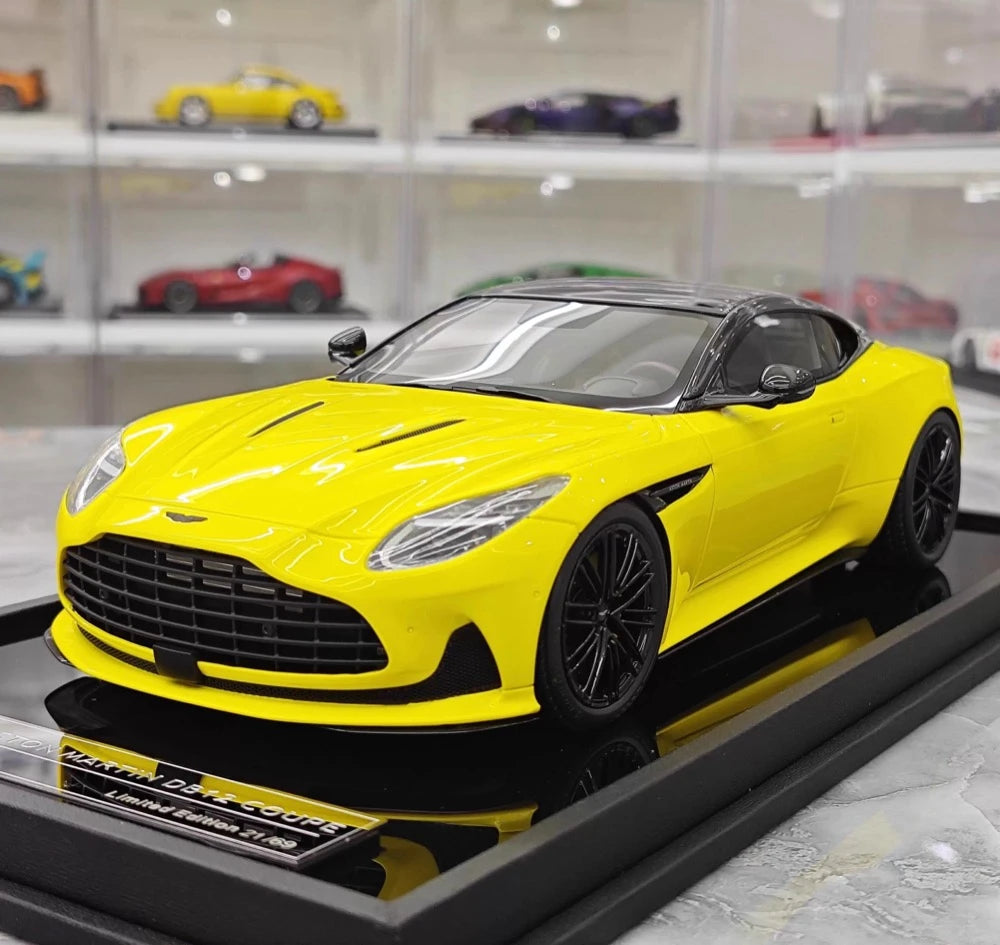 [MotorHelix] 1:18 Aston Martin 2023 DB12 Coupe Yellow Model Car Resin
