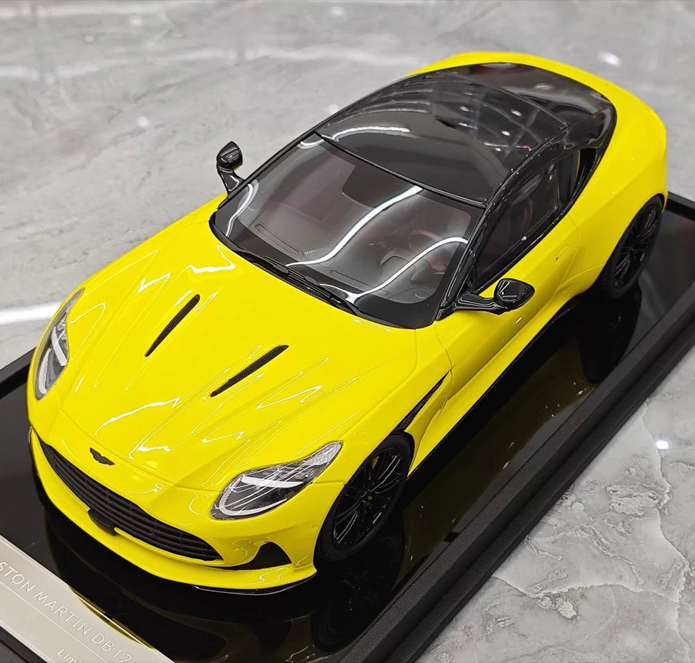 [MotorHelix] 1:18 Aston Martin 2023 DB12 Coupe Yellow Model Car Resin