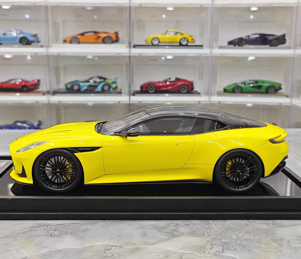 [MotorHelix] 1:18 Aston Martin 2023 DB12 Coupe Yellow Model Car Resin