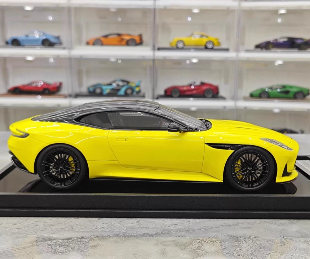 [MotorHelix] 1:18 Aston Martin 2023 DB12 Coupe Yellow Model Car Resin