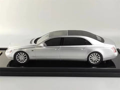 [MotorHelix] 1:18 Mercedes-Maybach 2007 62S Landaulet argento modellino di auto resina