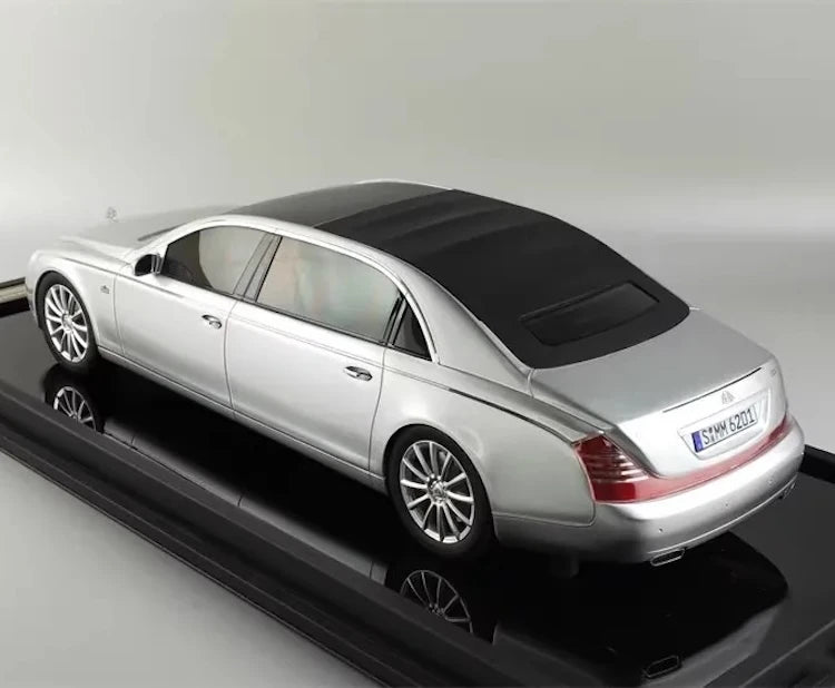[MotorHelix] 1:18 Mercedes-Maybach 2007 62S Landaulet argento modellino di auto resina