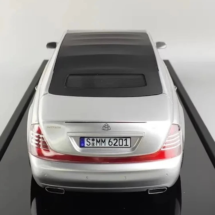 [MotorHelix] 1:18 Mercedes-Maybach 2007 62S Landaulet argento modellino di auto resina