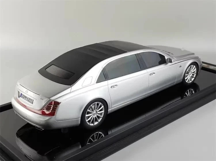 [MotorHelix] 1:18 Mercedes-Maybach 2007 62S Landaulet argento modellino di auto resina
