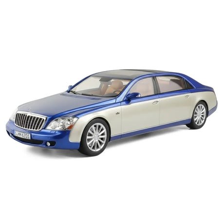 [MotorHelix] 1:18 Mercedes-Maybach 2007 62S Landaulet zilver & blauw modelauto Hars