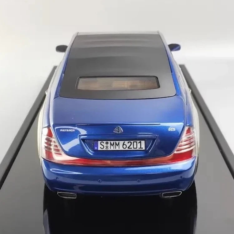 [MotorHelix] 1:18 Mercedes-Maybach 2007 62S Landaulet Silver & Blue Model Car Resin