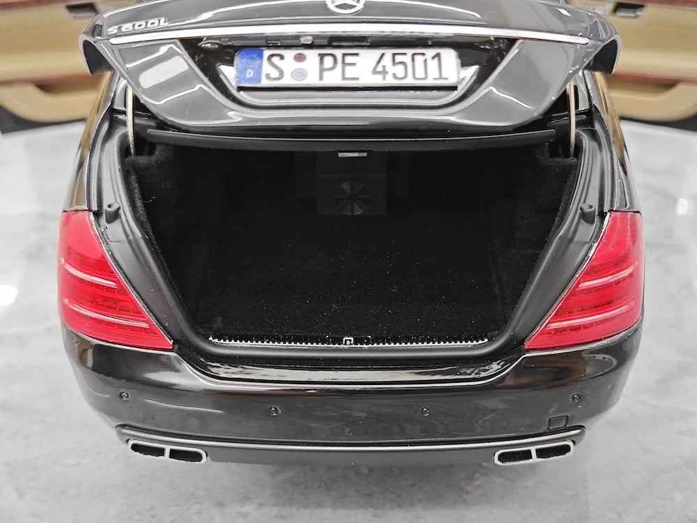[MotorHelix] 1:18 Mercedes-Benz 2010 W221 S600L Black Model Car Die-Cast