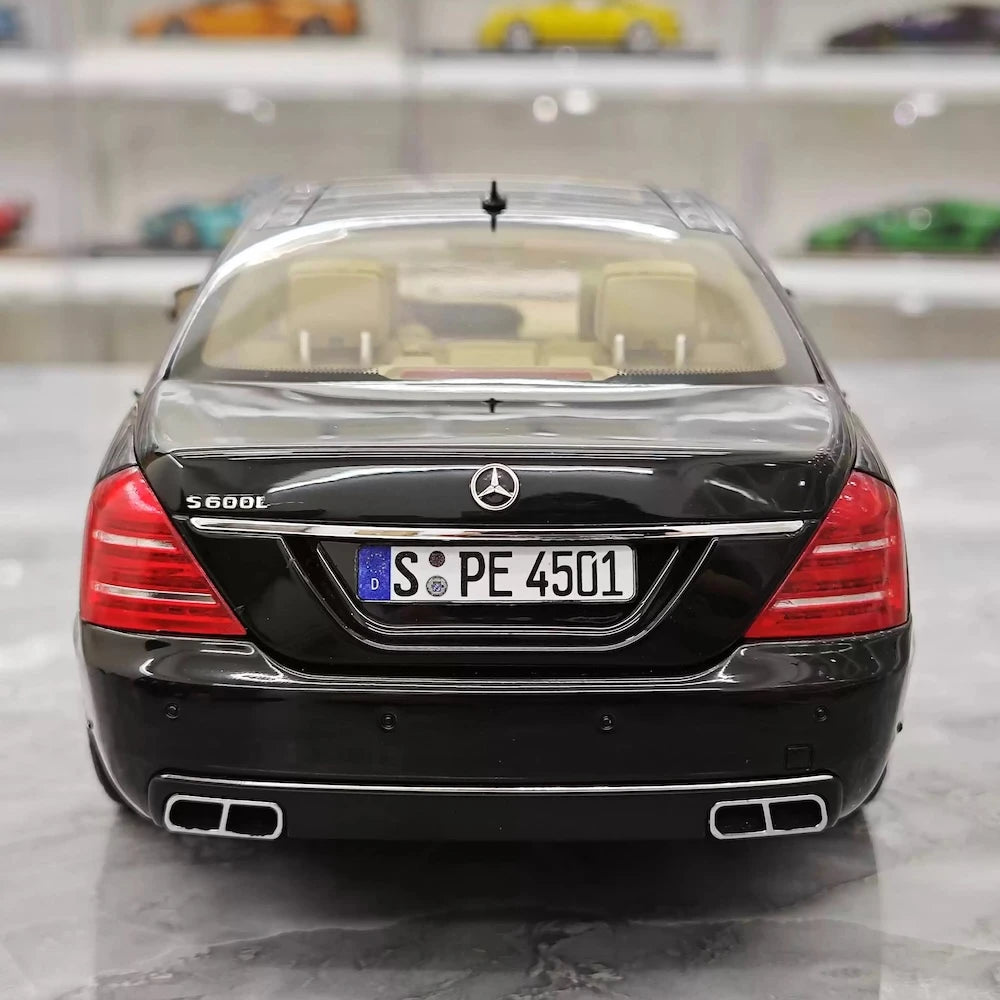 [MotorHelix] 1:18 Mercedes-Benz 2010 W221 S600L Black Model Car Die-Cast