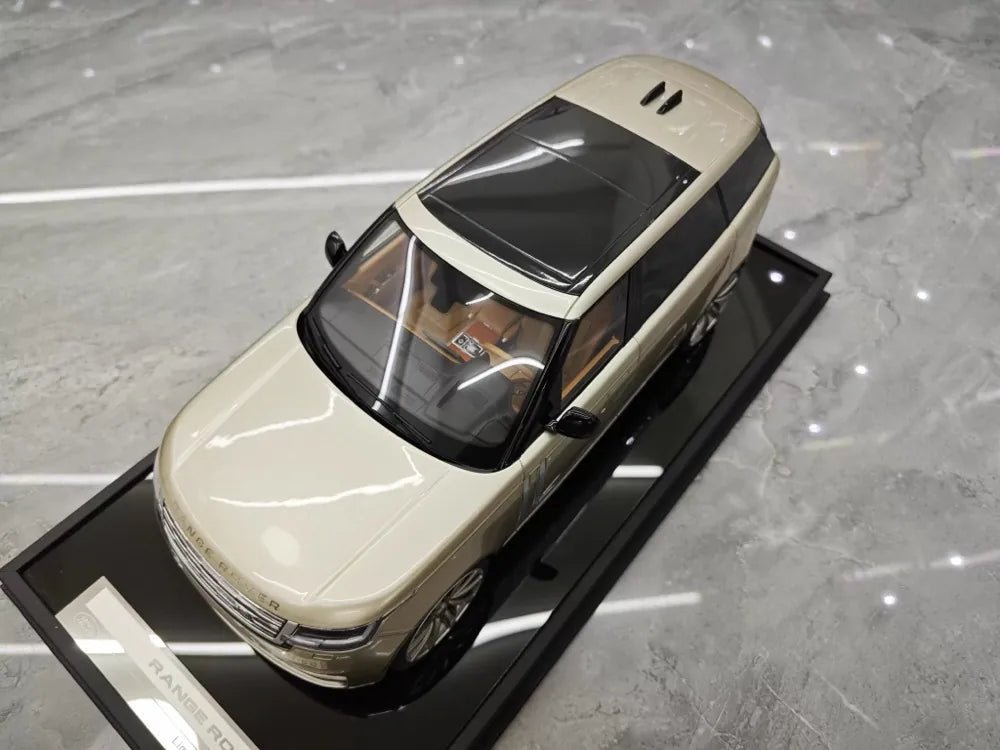 [MotorHelix] 1:18 Land Rover 2022 Range Rover SV Gold Model Car Resin