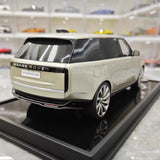 [MotorHelix] 1:18 Land Rover 2022 Range Rover SV Gold Model Car Resin