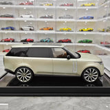 [MotorHelix] 1:18 Land Rover 2022 Range Rover SV Gold Model Car Resin