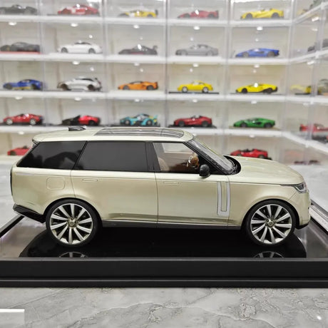 [MotorHelix] 1:18 Land Rover 2022 Range Rover SV Gold Model Car Resin
