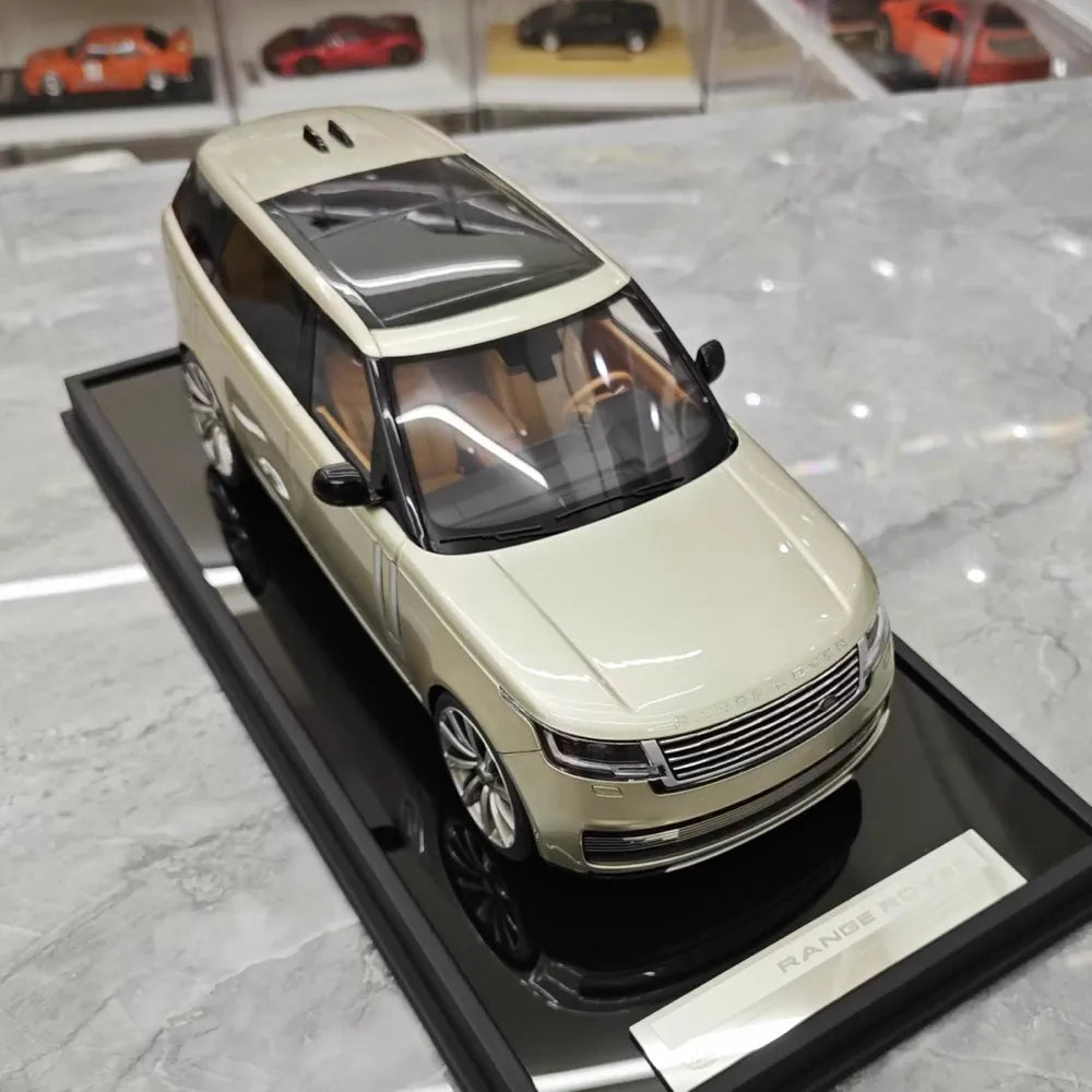 [MotorHelix] 1:18 Land Rover 2022 Range Rover SV Gold Model Car Resin