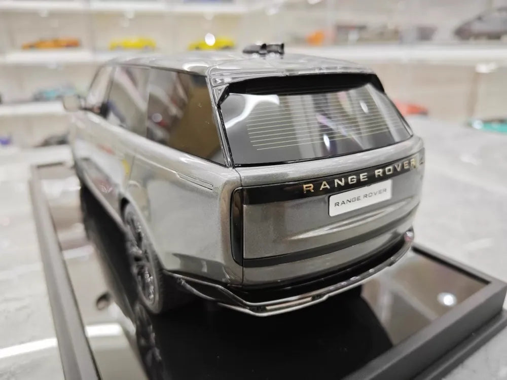 [MotorHelix] 1:18 Land Rover 2022 Range Rover SV Gray Model Car Resin