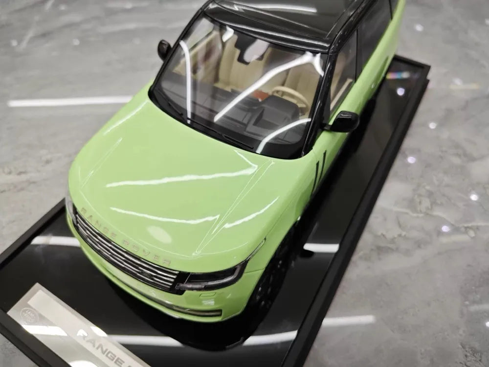 [MotorHelix] 1:18 Land Rover 2022 Range Rover SV グリーン モデルカー レジン