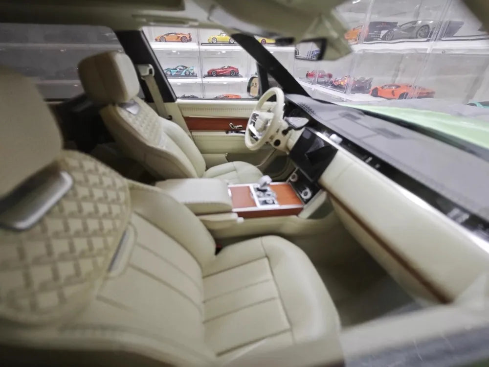 [MotorHelix] 1:18 Land Rover 2022 Range Rover SV グリーン モデルカー レジン