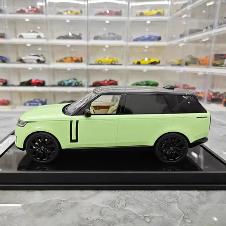 [MotorHelix] 1:18 Land Rover 2022 Range Rover SV Green Model Car Resin